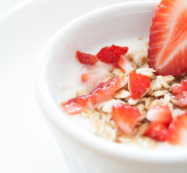 coppetta di yogurt e fragole